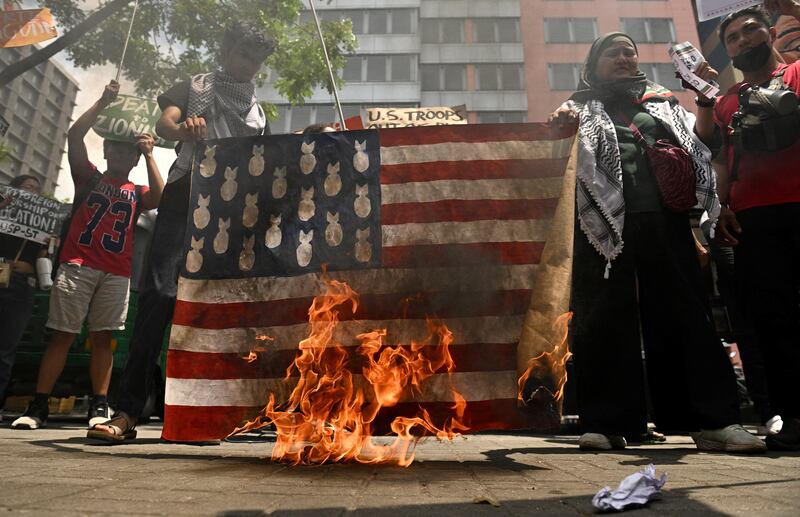 philippines-pete-hegseth-protesters 4.JPG