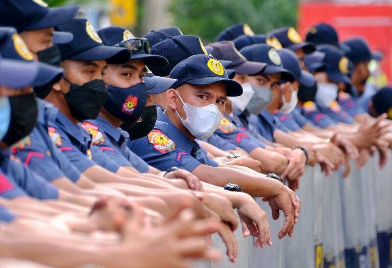 police-line-faces-1000.jpg