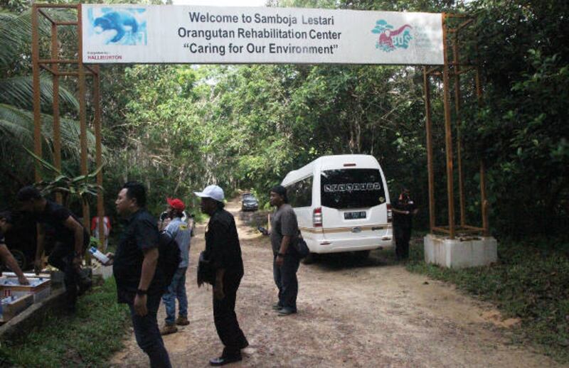 Sejumlah pengunjung di BOS Samboja, Kutai Kartanegara, Kaltim, 20 November 2017. (Gunawan/BeritaBenar)