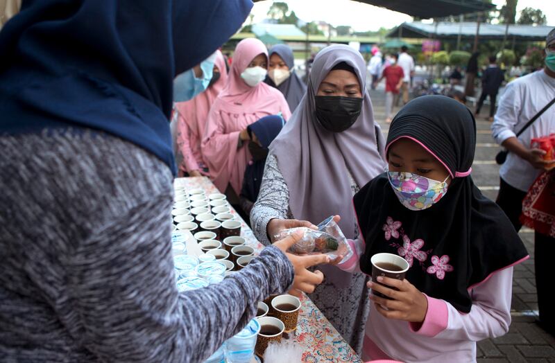 AP22093408355235-iftar-2000.jpg