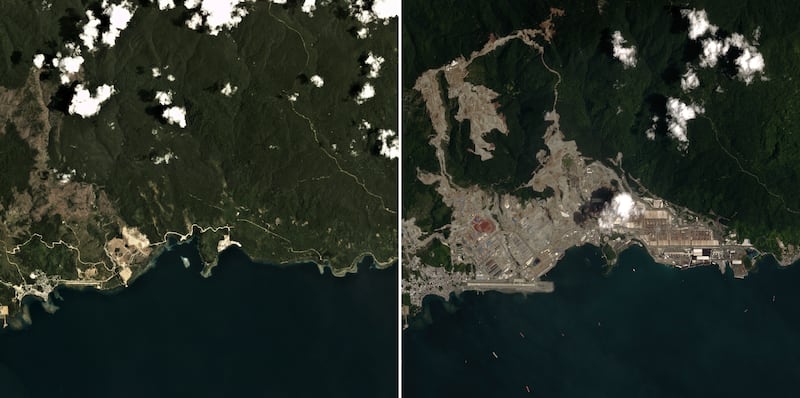 Citra satelit yang disediakan oleh Planet Labs PBC ini menunjukkan perbandingan kelebatan hutan di wilayah Lelilef Sawai, Halmahera Tengah, Provinsi Maluku Utara, antara tahun 2016 (kiri) dan 2024 (kanan) setelah terjadi deforestasi untuk pembangunan industri nikel di area tersebut. [Planet Labs PBC via AP]