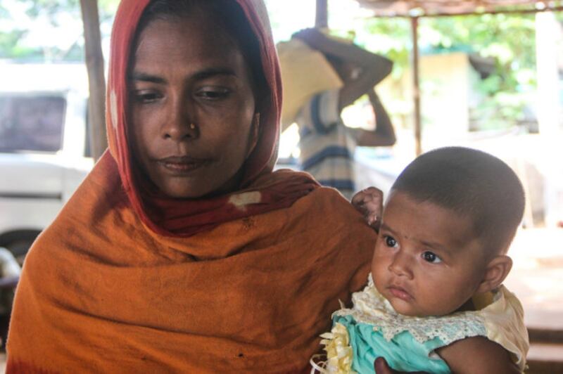 Rohingya refugee Sanjida Begum waits for the biometric registration center to open at the Kutupalong camp in Cox's Bazar, Bangladesh, Oct. 29, 2017. (Rohit Wadhwaney/BenarNews)