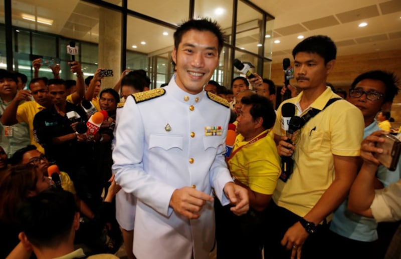 Thanathorn Juangroongruangkit, leader of the pro-democratic Future Forward Party, arrives at parliament in Bangkok for the official opening of Thailand's newly elected legislature, May 24, 2019. [AP] 