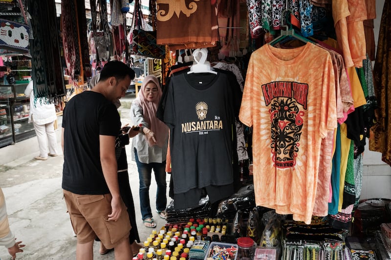 ID-FOUR-souvenir-pic.jpg