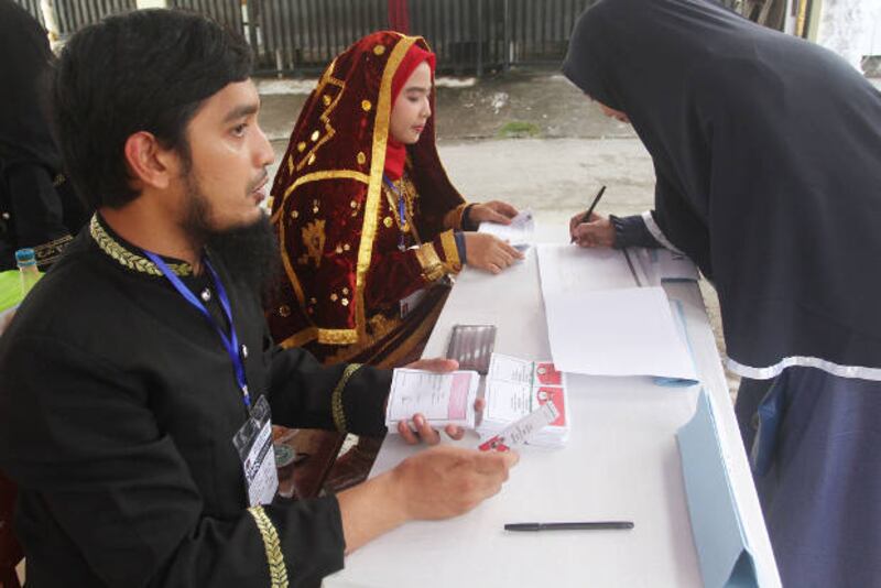 A woman checks in to vote at a polling station in Padang, West Sumatra, June 27, 2018. [M. Sulthan Azzam/BenarNews]