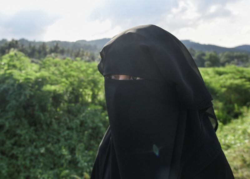 Aisyah bergambar di luar rumah ibunya di Terengganu, Malaysia, 22 Mei 2019. [S. Mahfuz/BeritaBenar]