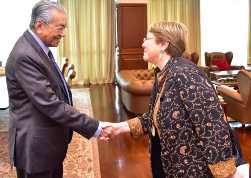 Malaysian Prime Minister Mahathir Mohamad (left) greets U.N. High Commissioner for Human Rights in Kuala Lumpur, Oct. 4, 2019. [Courtesy Prime Minister's Office]