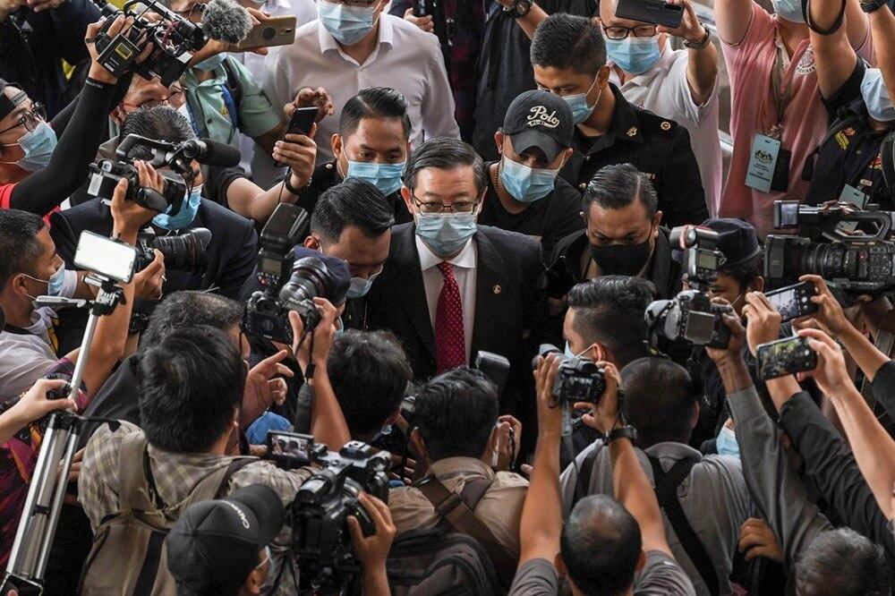 Lim Guan Eng, bekas Menteri Kewangan dan pemimpin kanan pembangkang Malaysia, tiba di Kompleks Mahkamah Kuala Lumpur di mana beliau berdepan pertuduhan rasuah berkaitan pembinaan terowong bawah laut di negeri Pulau Pinang, 7 Ogos 2020.