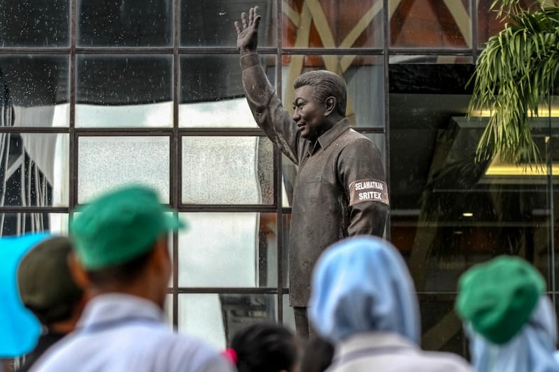 statue_sritex.jpg