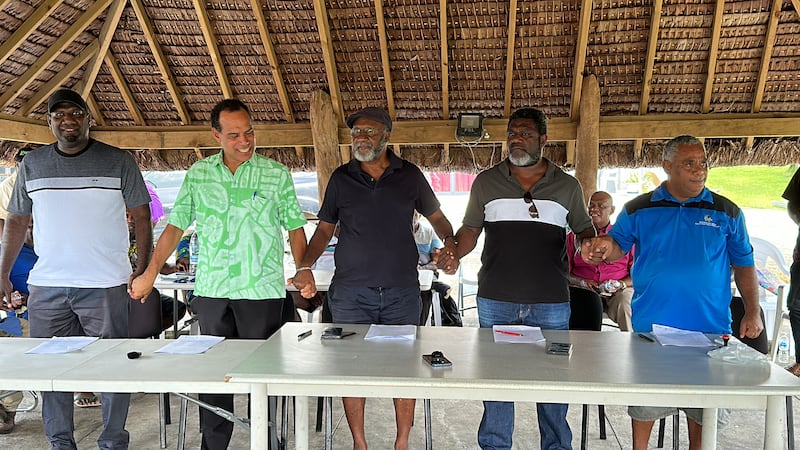 Leaders sign MOU.JPG