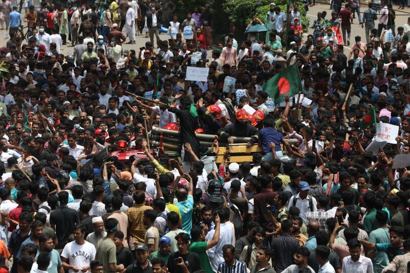 protesters-crowd-Aug4.jpg