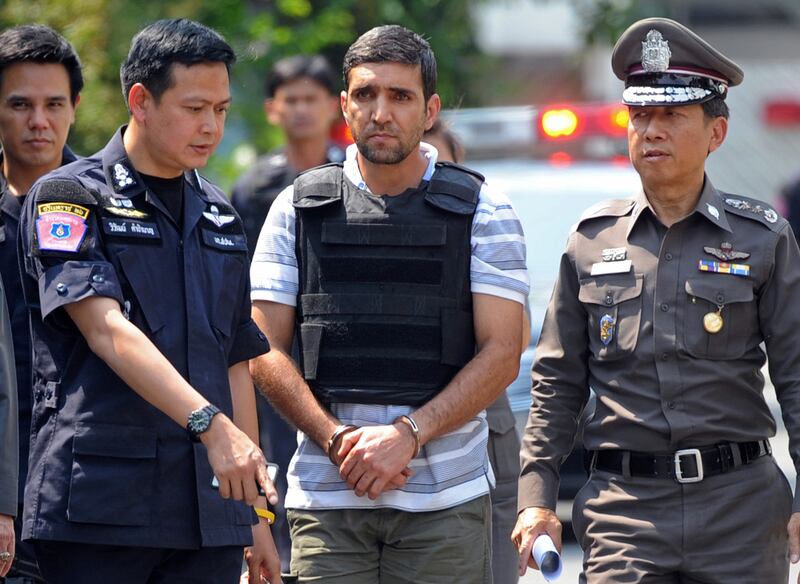 Thai police officers escort Iranian bomb suspect Mohammad Khazaei (center) during an investigation at his rented house in Bangkok, Feb. 20, 2012. [AFP]